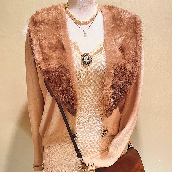 Vintage Sweaters - VTG Midcentury Cashmere cardigan w/ detachable mink collar